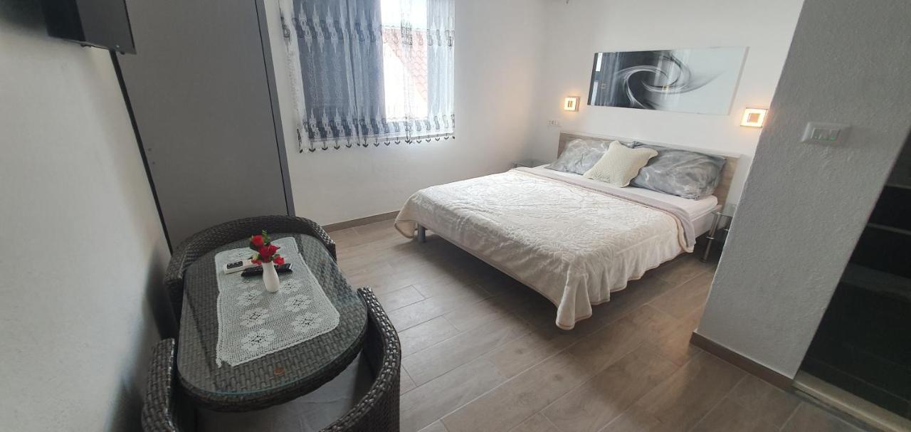 Gordana Apartments ฮวาร์ ภายนอก รูปภาพ