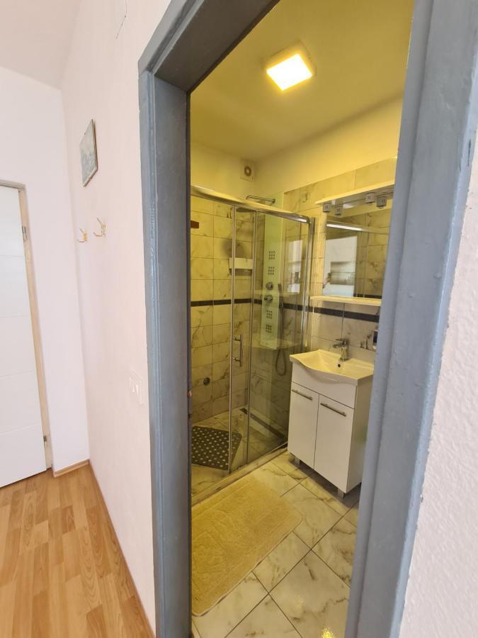 Gordana Apartments ฮวาร์ ภายนอก รูปภาพ