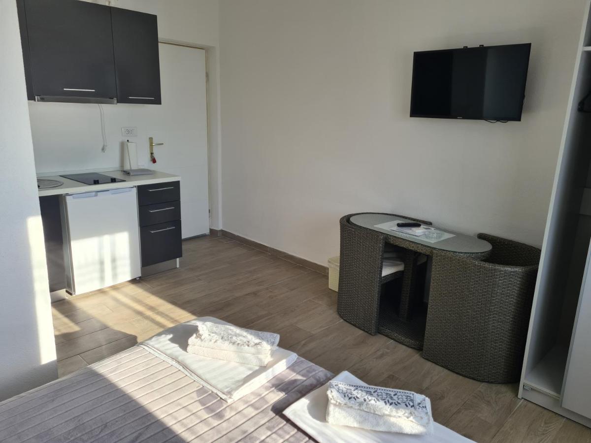 Gordana Apartments ฮวาร์ ภายนอก รูปภาพ