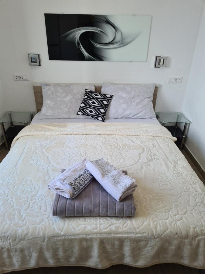 Gordana Apartments ฮวาร์ ภายนอก รูปภาพ